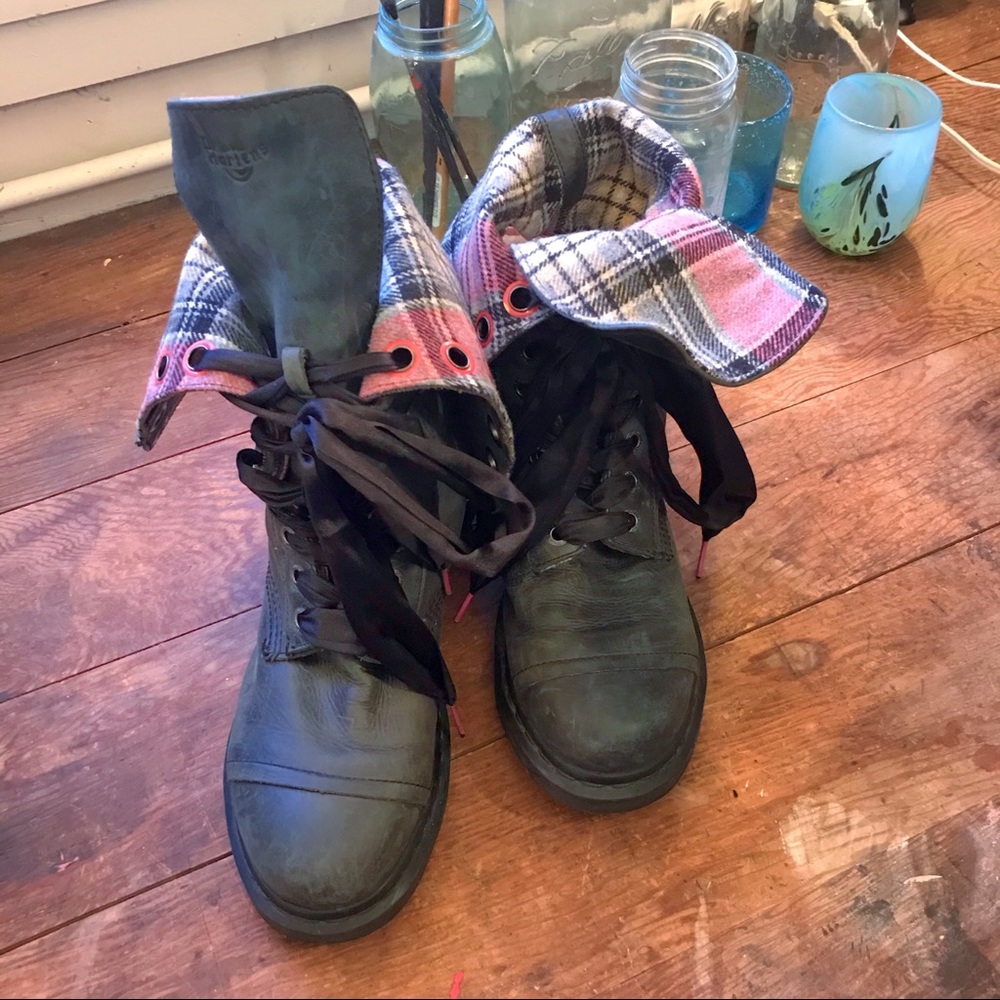 Doc Marten Triumph 1914 plaid-lined moto boot